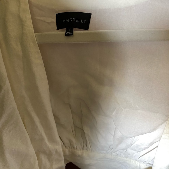 Beautiful revolve top - Picture 6 of 6